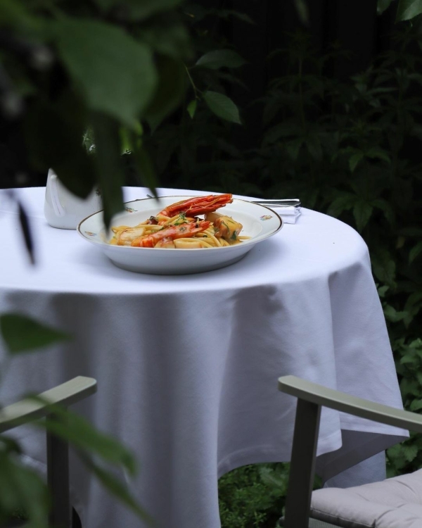 Рестораны с открытыми верандами в Питере 2022