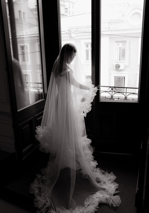 Стильная свадебная съемка в эстетике фильма «Дом