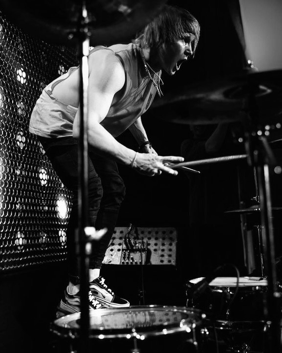 Как сделать небанальный музыкальный сюрприз на свадебной