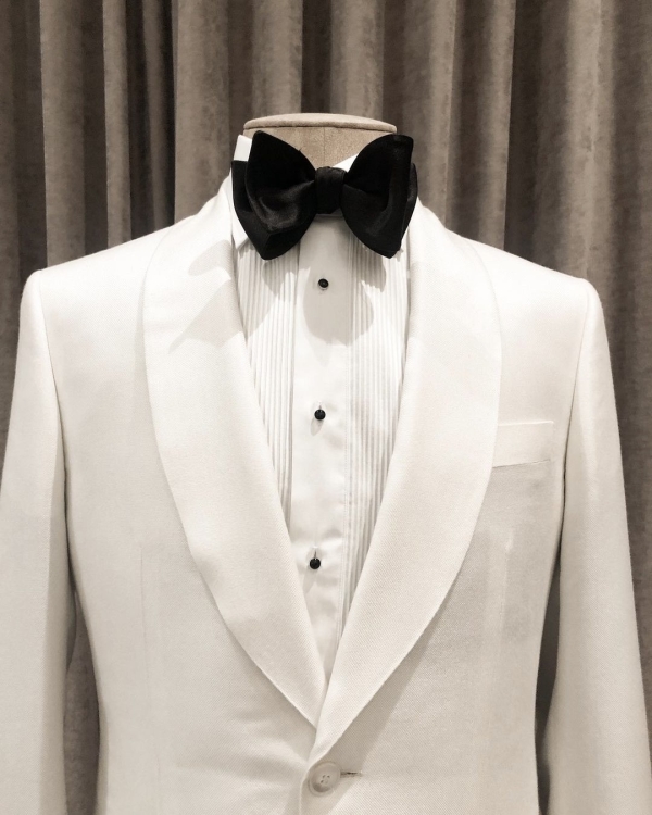 Где купить белый смокинг жениху?