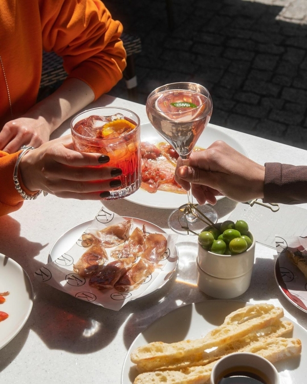 Рестораны с открытыми верандами в Питере 2022