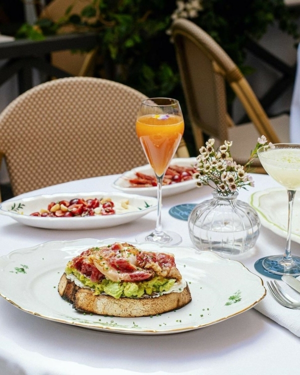 Рестораны с открытыми верандами в Питере 2022