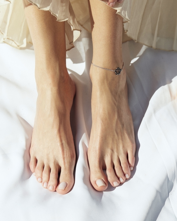 Анклет — модное украшение для летнего образа