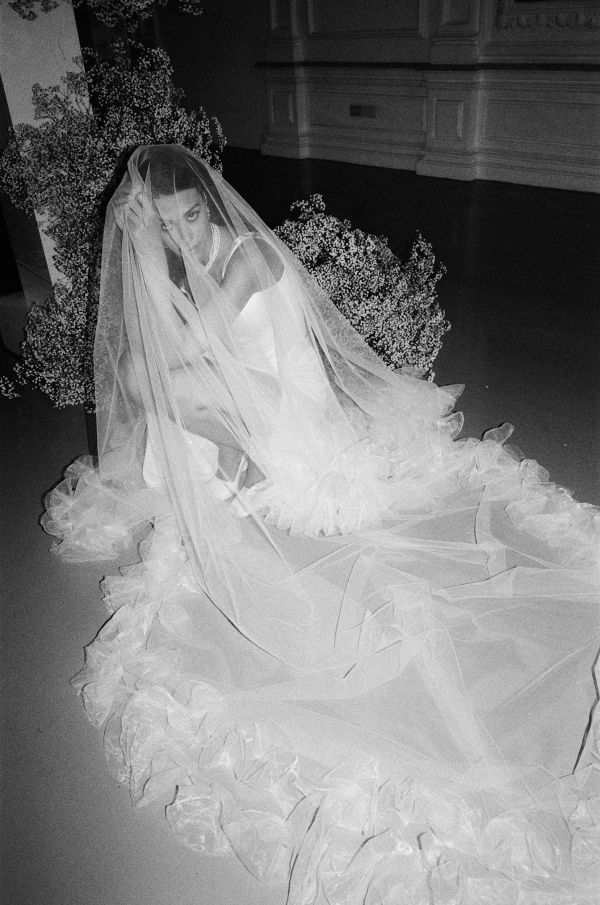 Стильная свадебная съемка в эстетике фильма «Дом