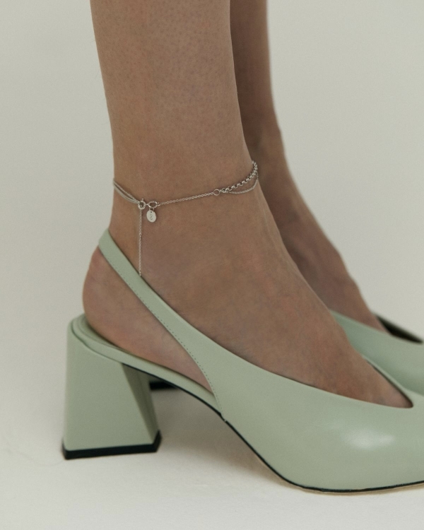 Анклет — модное украшение для летнего образа