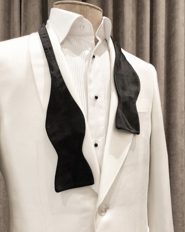 Где купить белый смокинг жениху?