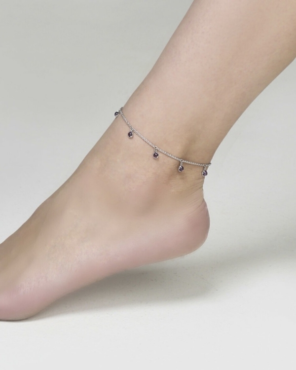 Анклет — модное украшение для летнего образа