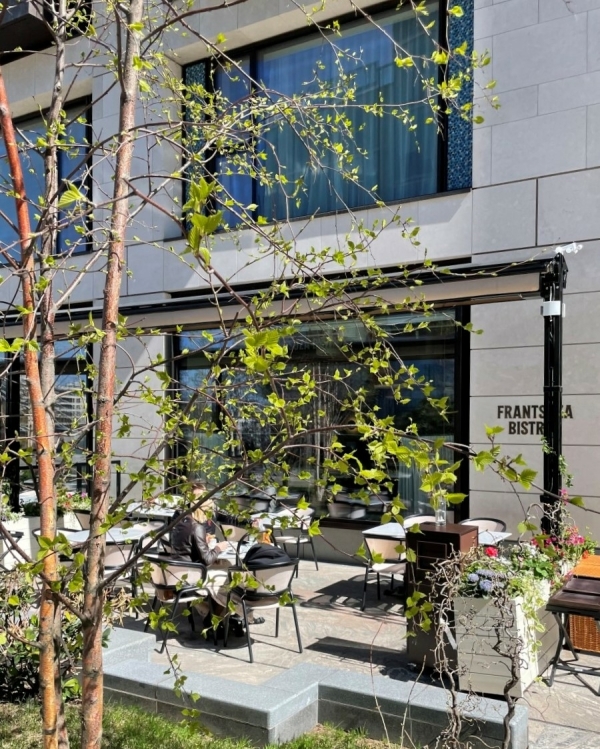 Рестораны с открытыми верандами в Питере 2022