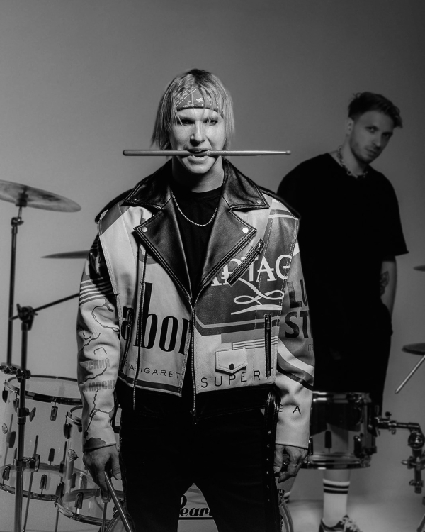 Как сделать небанальный музыкальный сюрприз на свадебной