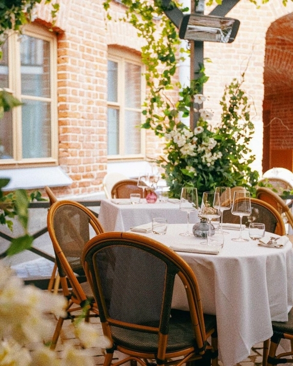 Рестораны с открытыми верандами в Питере 2022