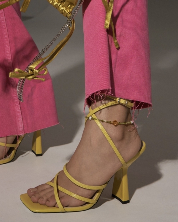 Анклет — модное украшение для летнего образа