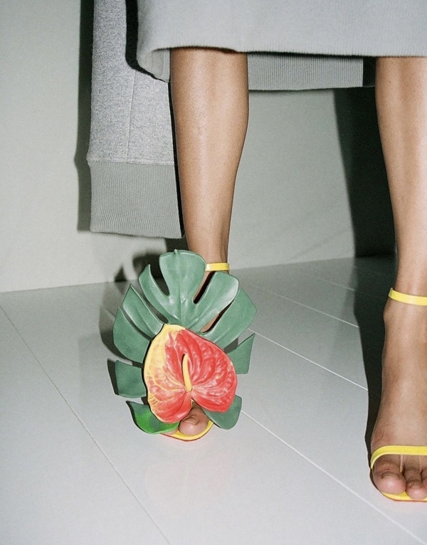 Цветочный дресс-код: 12 актуальных решений для гостей