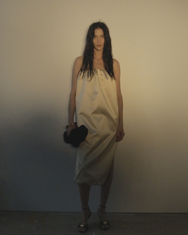 Наряжаемся в русалок: 10 образов невесты в