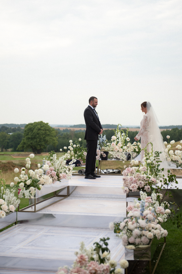 Как оформить свадьбу в стиле современной классики?