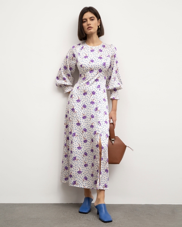 Легкие платья, льняные костюмы, цветочные топы и