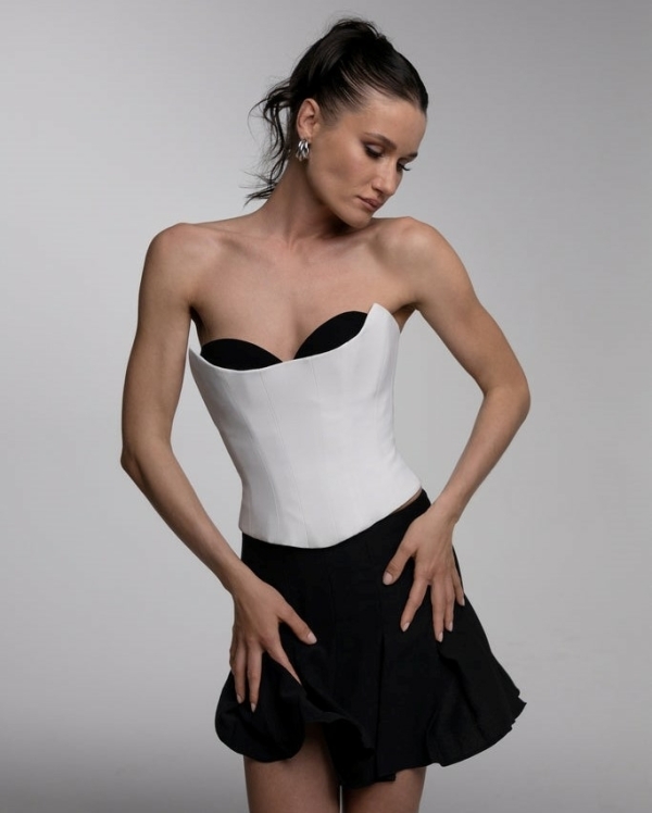 18 эффектных топов и корсетов для гостей