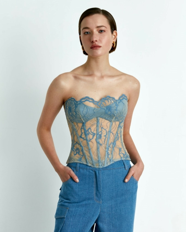 18 эффектных топов и корсетов для гостей