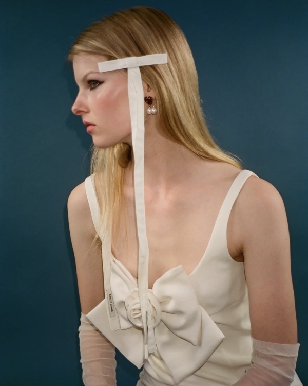 10 модных аксессуаров для волос, которые разнообразят