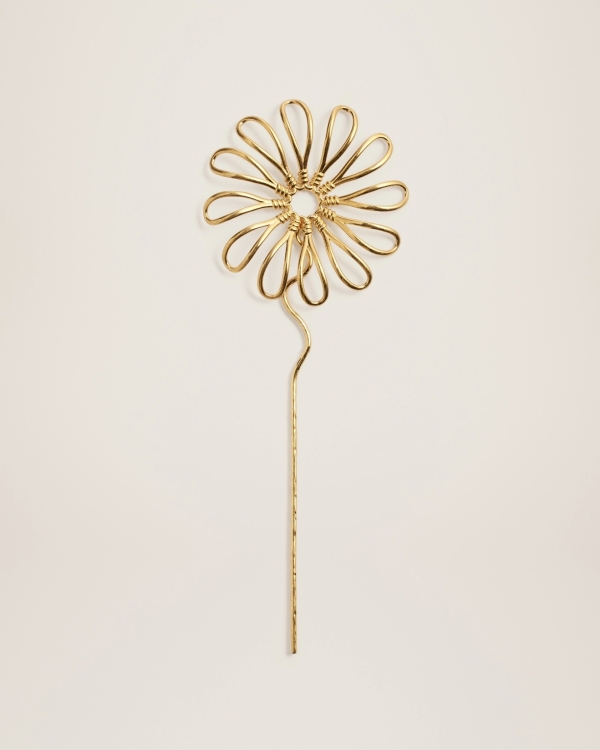 Цветочный дресс-код: 12 актуальных решений для гостей