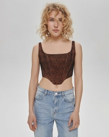 18 эффектных топов и корсетов для гостей