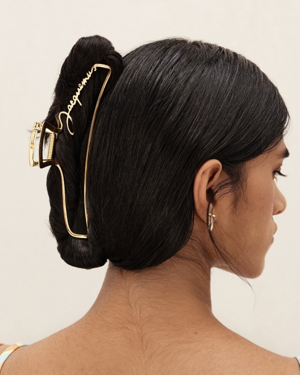 10 модных аксессуаров для волос, которые разнообразят