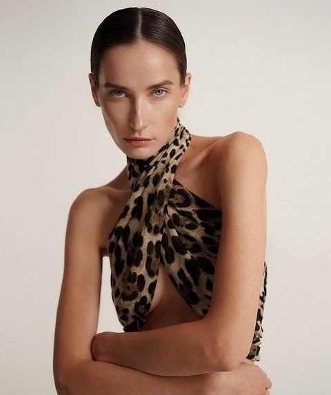 18 эффектных топов и корсетов для гостей