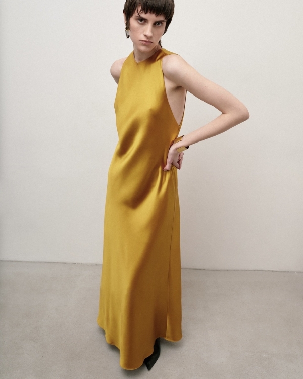 16 вечерних платьев для летних свадеб и