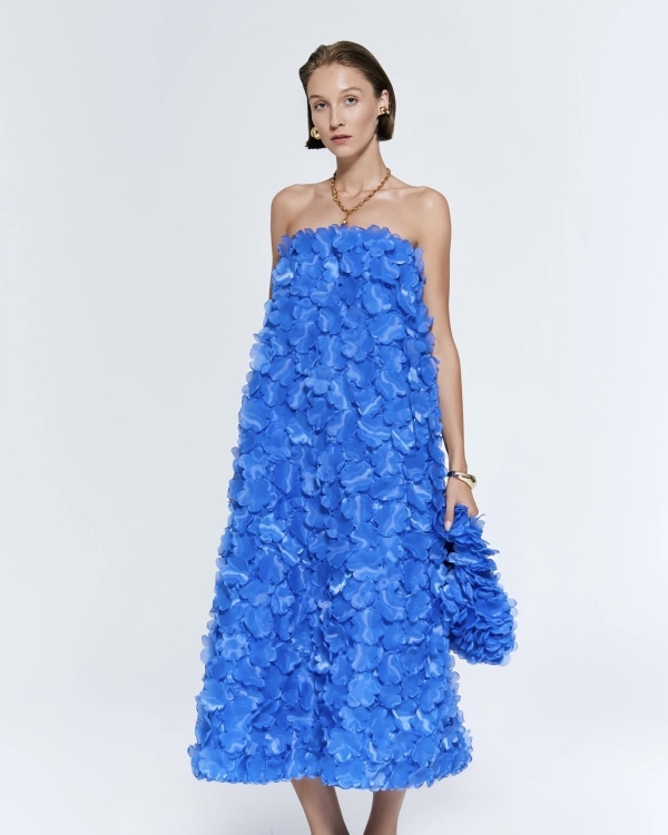 Цветочный дресс-код: 12 актуальных решений для гостей