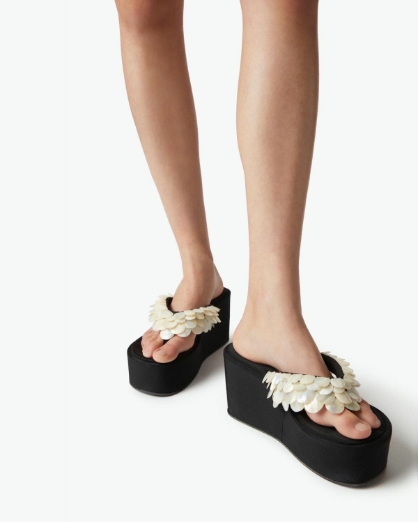 Модные вьетнамки для пляжа и города