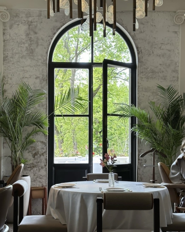 Кино на свежем воздухе в «Стрелке», окрошка