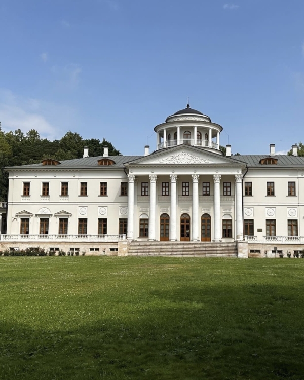 Гедонистам на заметку: 10 красивых загородных усадеб