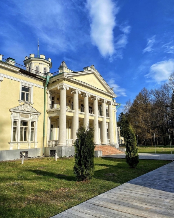 Гедонистам на заметку: 10 красивых загородных усадеб