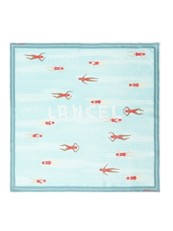 Одобрено бабушкой. Косынка поверх бейсболки — главный стайлинг