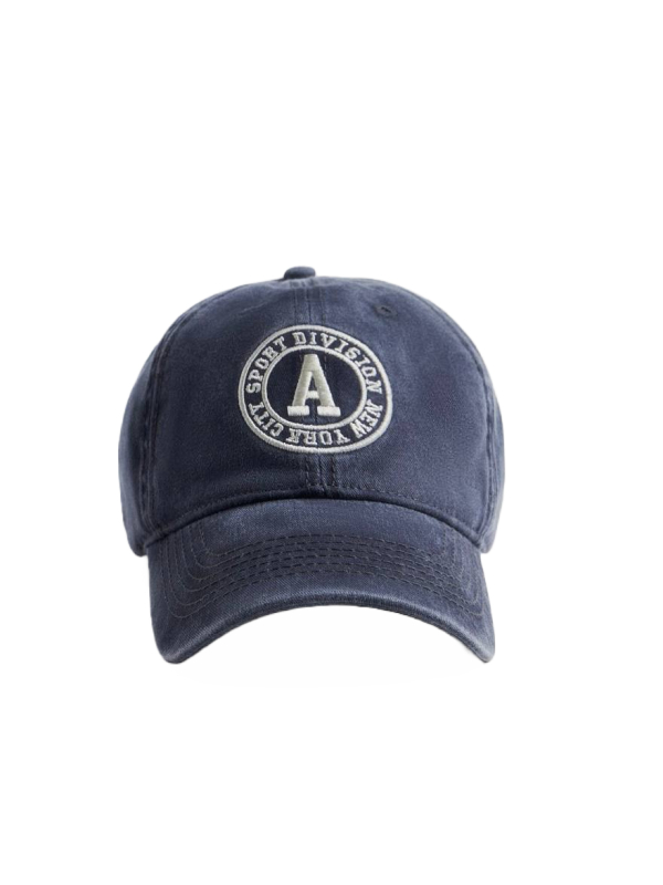 Одобрено бабушкой. Косынка поверх бейсболки — главный стайлинг