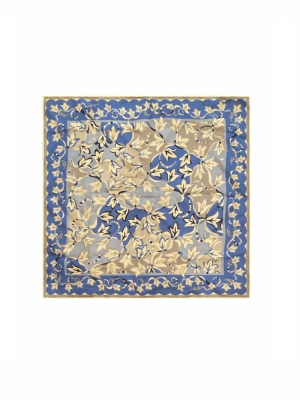 Одобрено бабушкой. Косынка поверх бейсболки — главный стайлинг