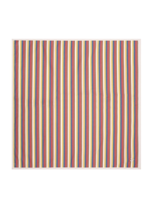 Одобрено бабушкой. Косынка поверх бейсболки — главный стайлинг