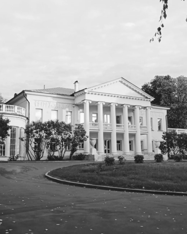 Гедонистам на заметку: 10 красивых загородных усадеб