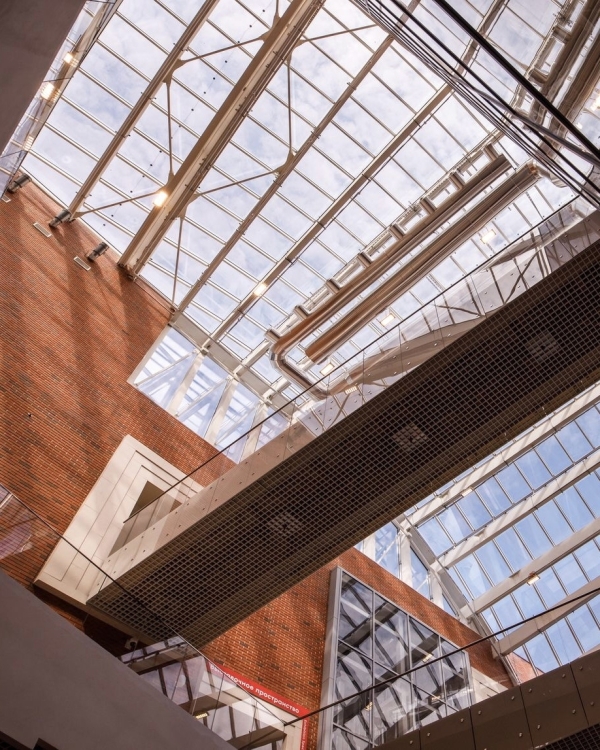 Кино на свежем воздухе в «Стрелке», окрошка