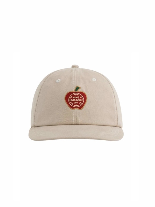 Одобрено бабушкой. Косынка поверх бейсболки — главный стайлинг