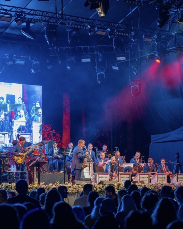 Кино на свежем воздухе в «Стрелке», окрошка