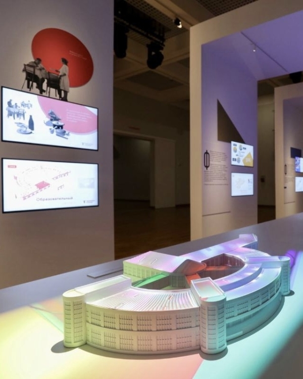 Кино на свежем воздухе в «Стрелке», окрошка