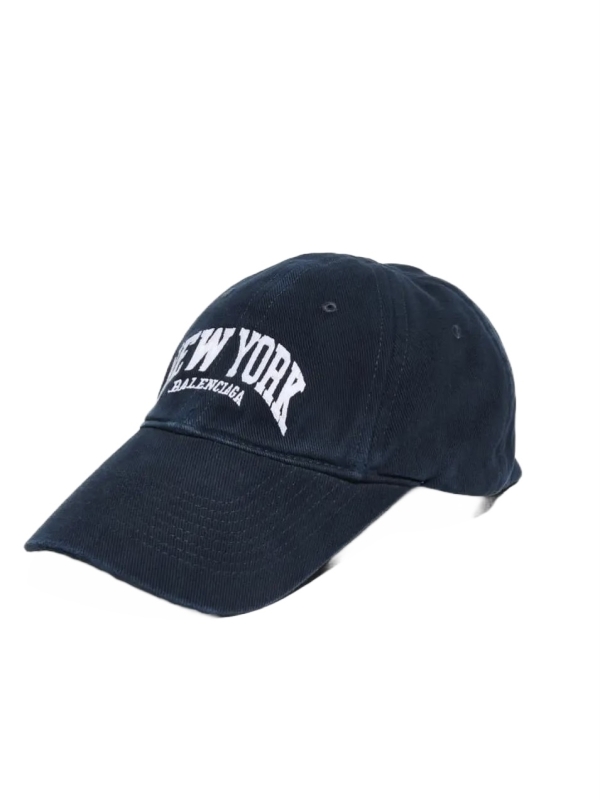 Одобрено бабушкой. Косынка поверх бейсболки — главный стайлинг