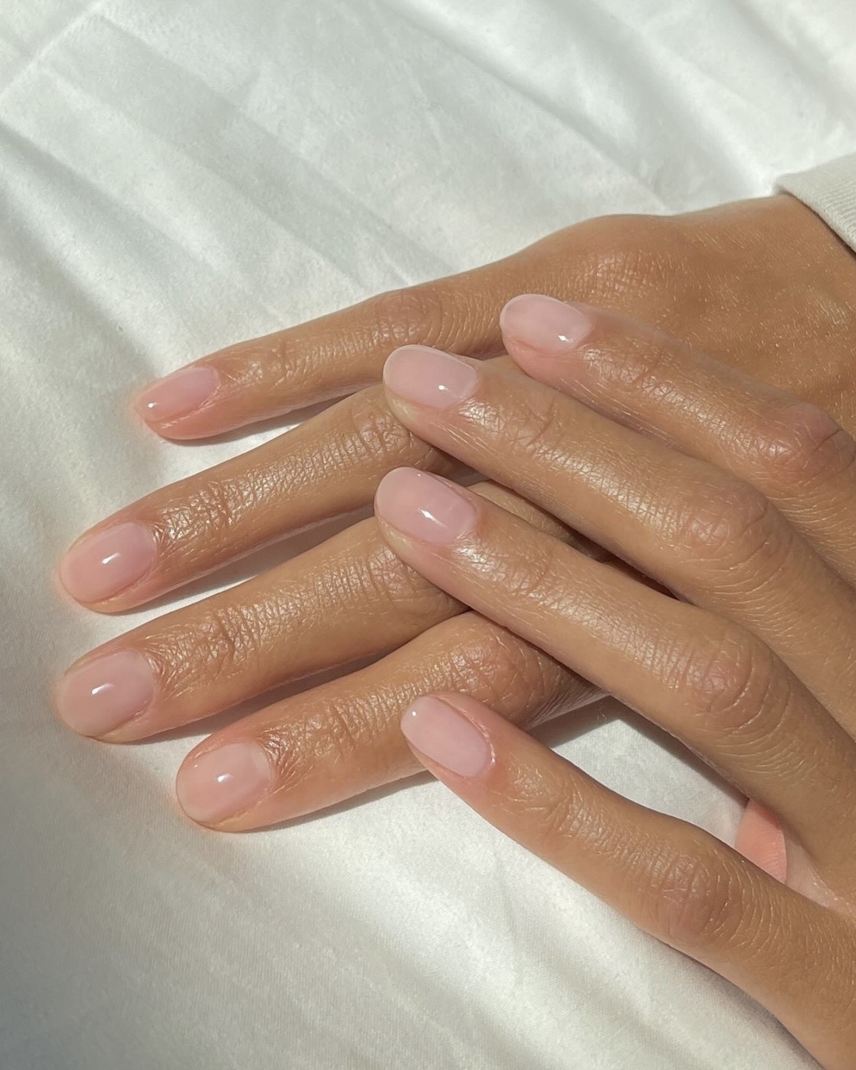 Bb-cream nails: нежный дизайн маникюра 2024, который понравится невестам