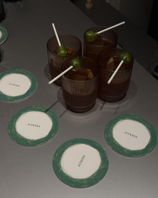 Разрисованная скатерть, каравай и литература. Детали открытия