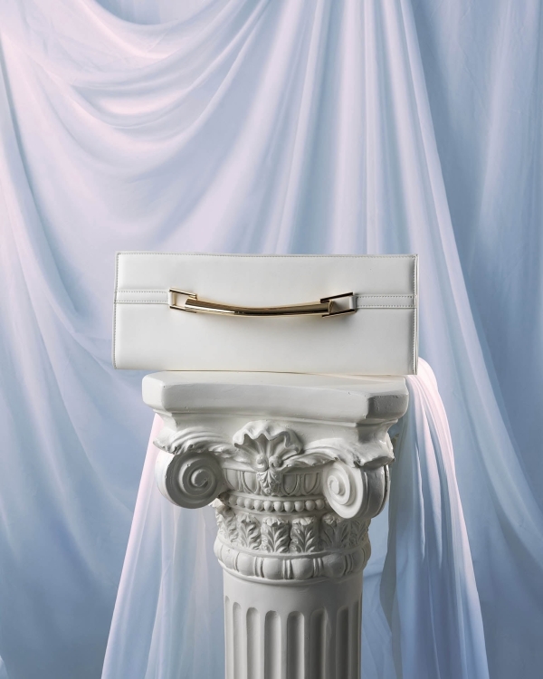 Клатч — то, что нужно невесте в