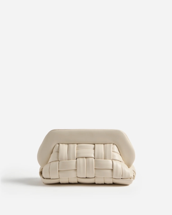 Клатч — то, что нужно невесте в