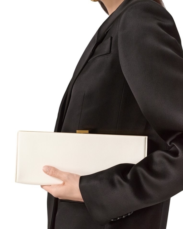 Клатч — то, что нужно невесте в