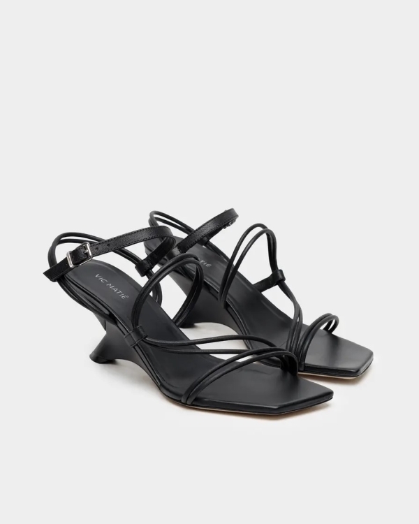 Не только вьетнамки. Какую обувь взять с