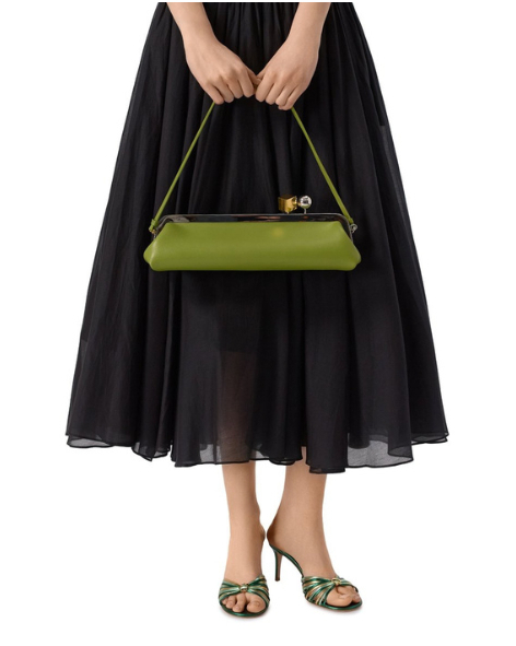 Клатч — то, что нужно невесте в