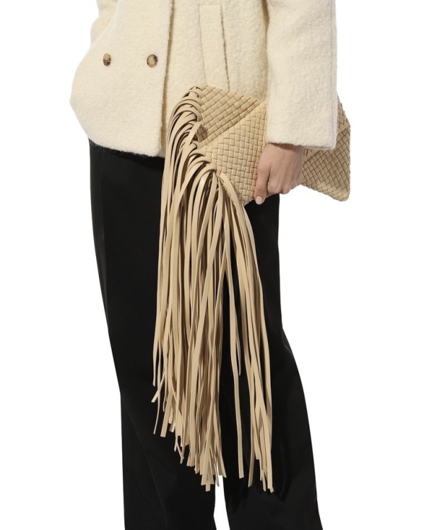 Клатч — то, что нужно невесте в